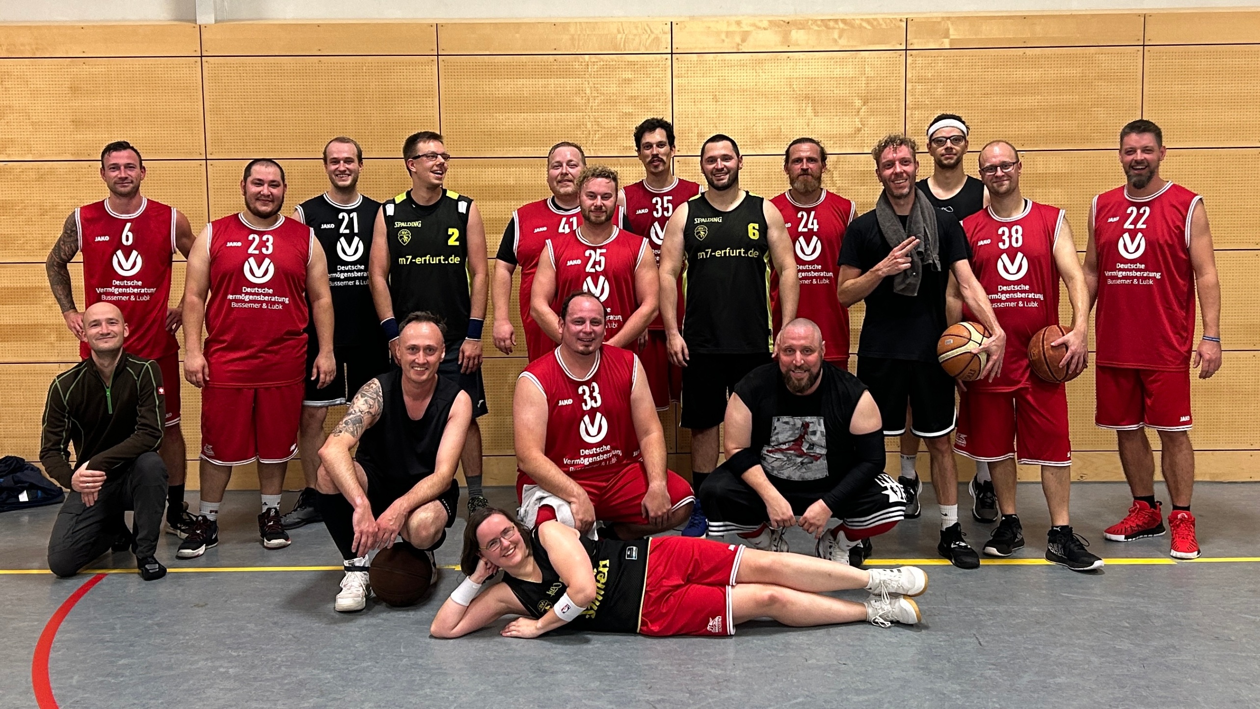 Freundschaftsspiel gegen Erfurter StraBa Sport e.V. am 13.11.2023 in Urbich Mannschaftsfoto Basketball Herren – SV Drosselberg 91 e.V. Erfurt