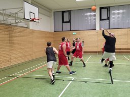 2024-03-04-BB-Spiel-gegen-Urbich - 04.03.2024 Freundschaftsspiel mit den Basketballern der SG Urbich&amp;lt;br /&amp;gt;Nach dem Freundschaftspiel vom letzten Jahr waren 9 Urbicher in unserer Halle zum Gegenbesuch angetreten. Es war ein sehr spannender und fairer Vergleich, den wir am Ende für uns entscheiden konnten. Zum Abschluss konnten die Erfahrungen bei einem Getränk ausgetauscht werden. Es wird sicher ein nächstes Mal geben.